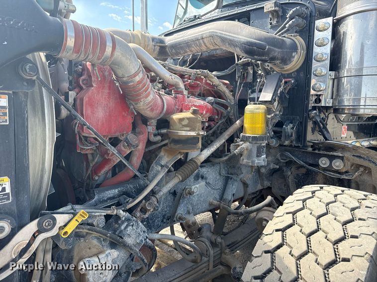 image for item DS3631 2014 Peterbilt 367 semi truck