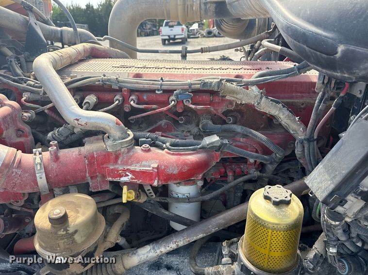 image for item DS3631 2014 Peterbilt 367 semi truck