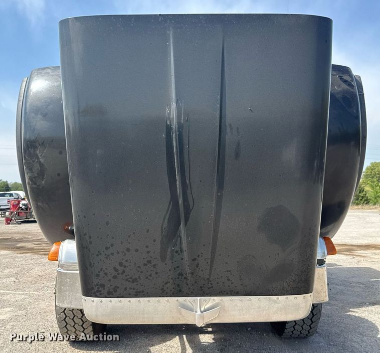 image for item DS3631 2014 Peterbilt 367 semi truck