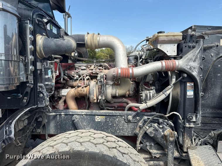 image for item DS3631 2014 Peterbilt 367 semi truck