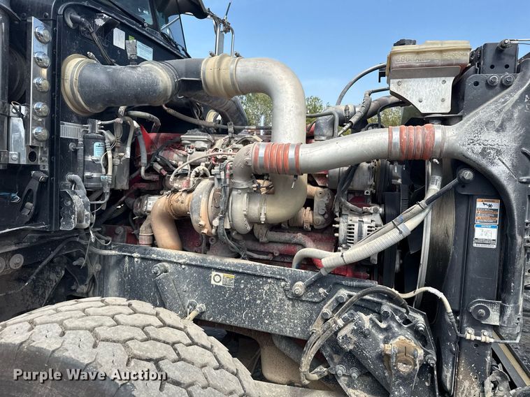 image for item DS3631 2014 Peterbilt 367 semi truck