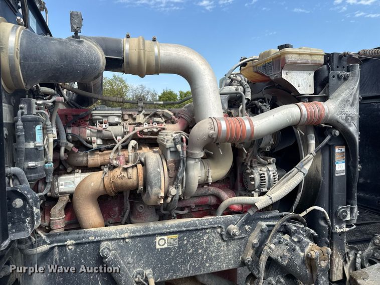 image for item DS3631 2014 Peterbilt 367 semi truck