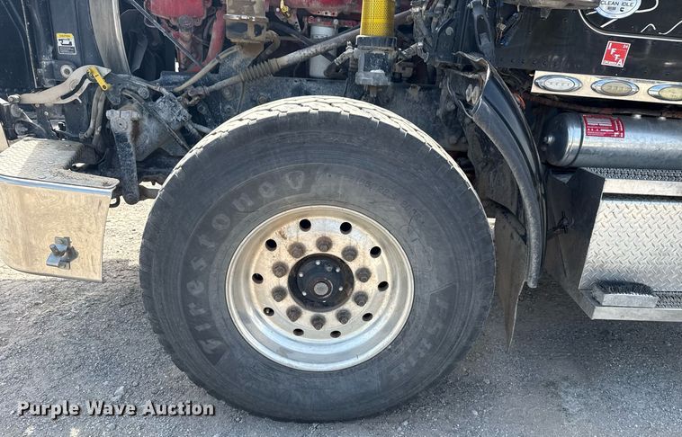 image for item DS3631 2014 Peterbilt 367 semi truck