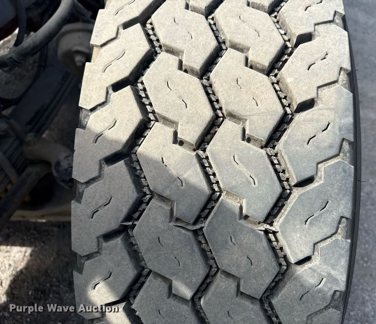 image for item DS3631 2014 Peterbilt 367 semi truck