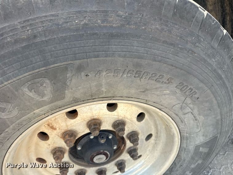 image for item DS3631 2014 Peterbilt 367 semi truck