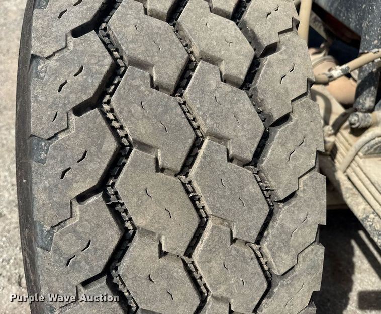 image for item DS3631 2014 Peterbilt 367 semi truck