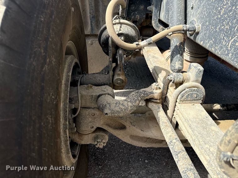 image for item DS3631 2014 Peterbilt 367 semi truck