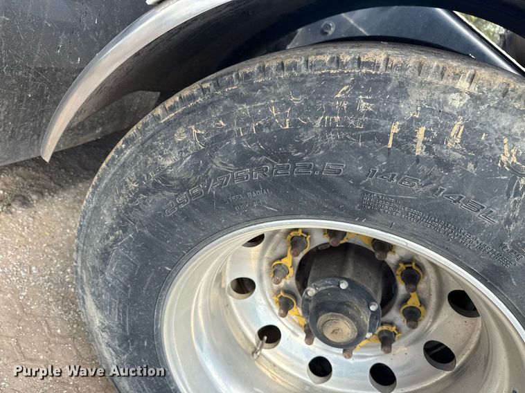 image for item DS3631 2014 Peterbilt 367 semi truck