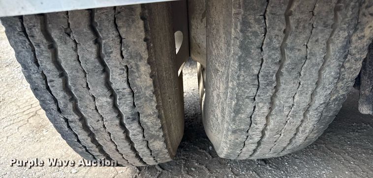 image for item DS3631 2014 Peterbilt 367 semi truck