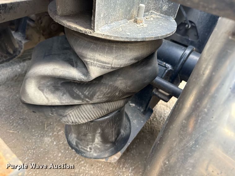 image for item DS3631 2014 Peterbilt 367 semi truck