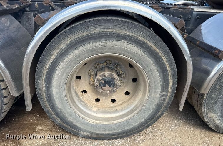 image for item DS3631 2014 Peterbilt 367 semi truck