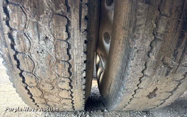 image for item DS3631 2014 Peterbilt 367 semi truck