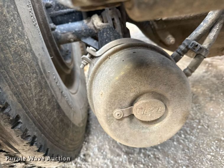 image for item DS3631 2014 Peterbilt 367 semi truck