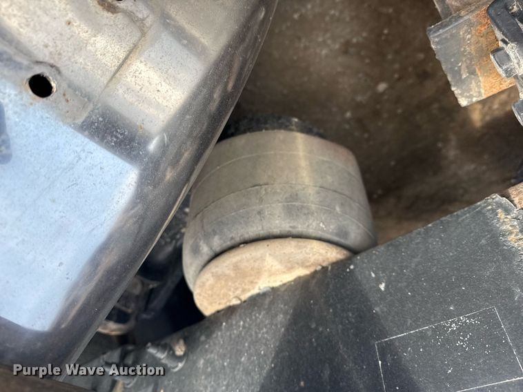 image for item DS3631 2014 Peterbilt 367 semi truck