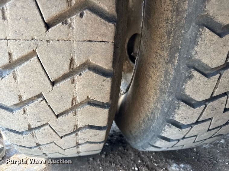 image for item DS3631 2014 Peterbilt 367 semi truck