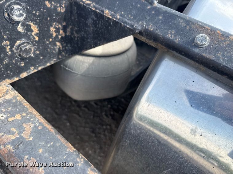 image for item DS3631 2014 Peterbilt 367 semi truck