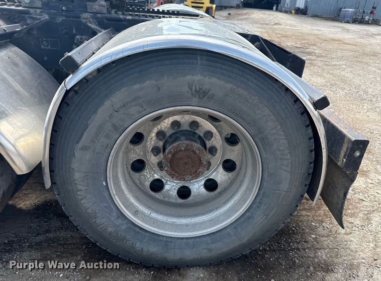 image for item DS3631 2014 Peterbilt 367 semi truck