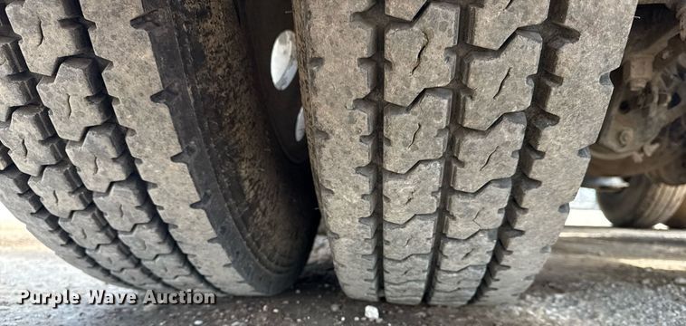 image for item DS3631 2014 Peterbilt 367 semi truck