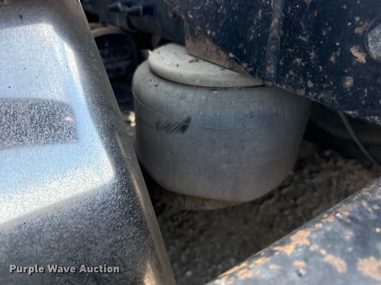 image for item DS3631 2014 Peterbilt 367 semi truck