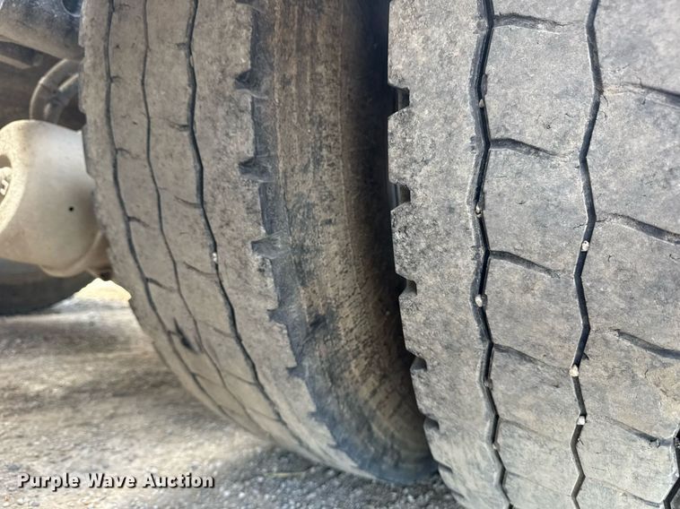 image for item DS3631 2014 Peterbilt 367 semi truck