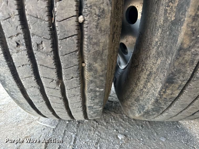 image for item DS3631 2014 Peterbilt 367 semi truck