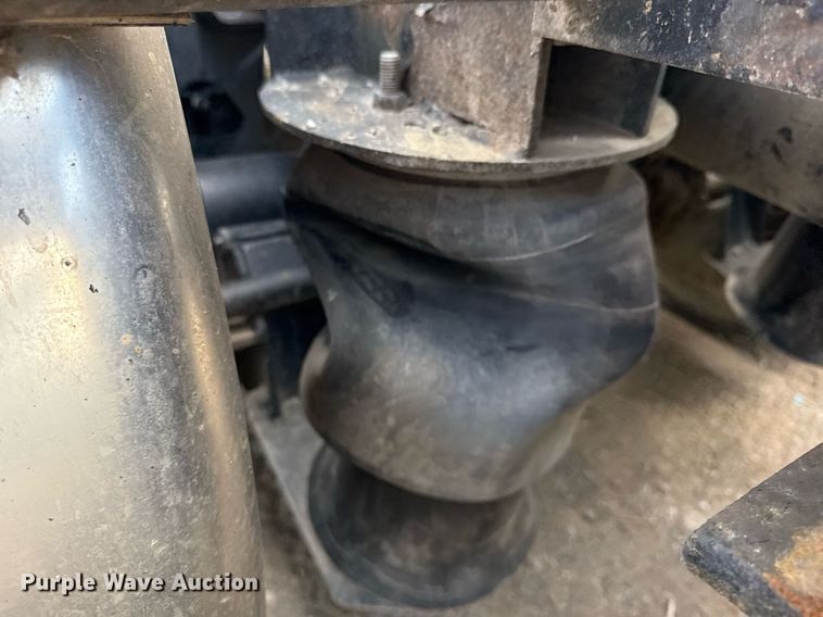 image for item DS3631 2014 Peterbilt 367 semi truck