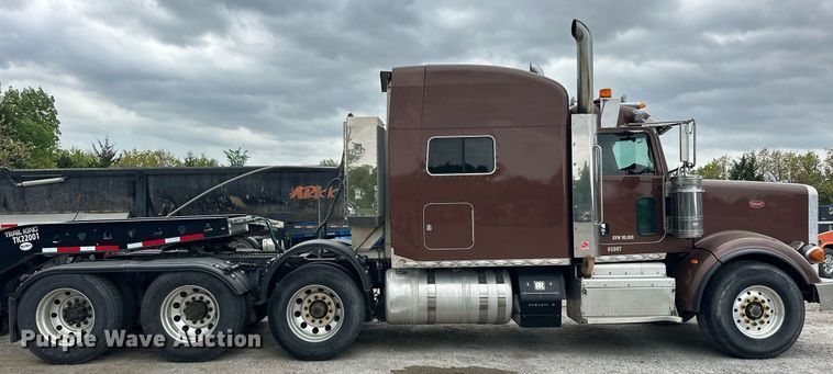 image for item DS3632 2014 Peterbilt 367 semi truck