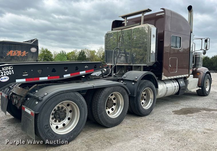 image for item DS3632 2014 Peterbilt 367 semi truck