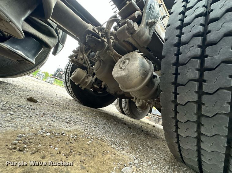 image for item DS3632 2014 Peterbilt 367 semi truck