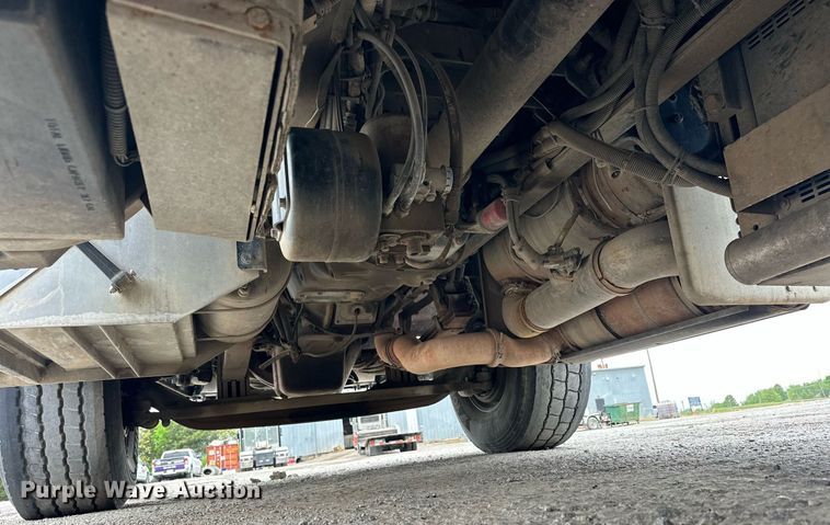 image for item DS3632 2014 Peterbilt 367 semi truck