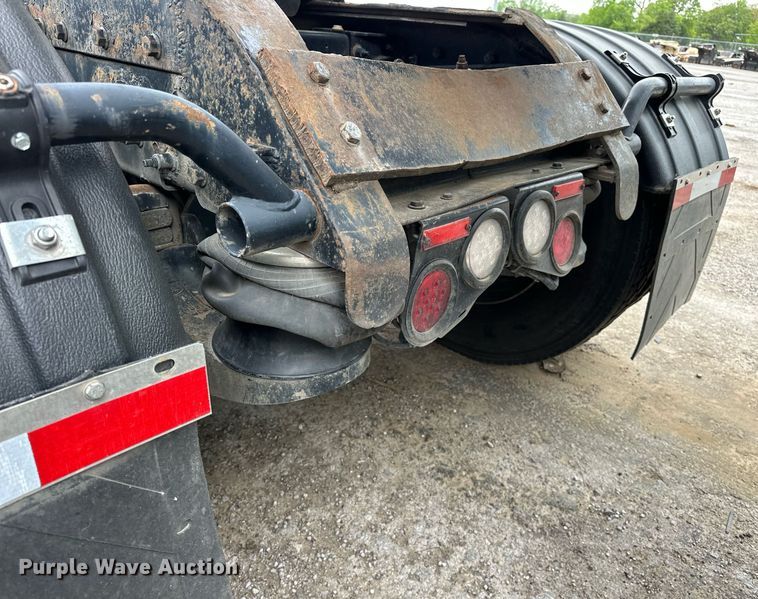 image for item DS3632 2014 Peterbilt 367 semi truck