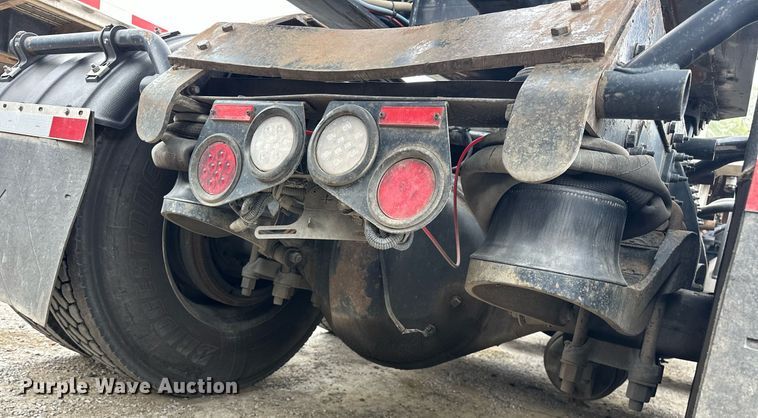 image for item DS3632 2014 Peterbilt 367 semi truck