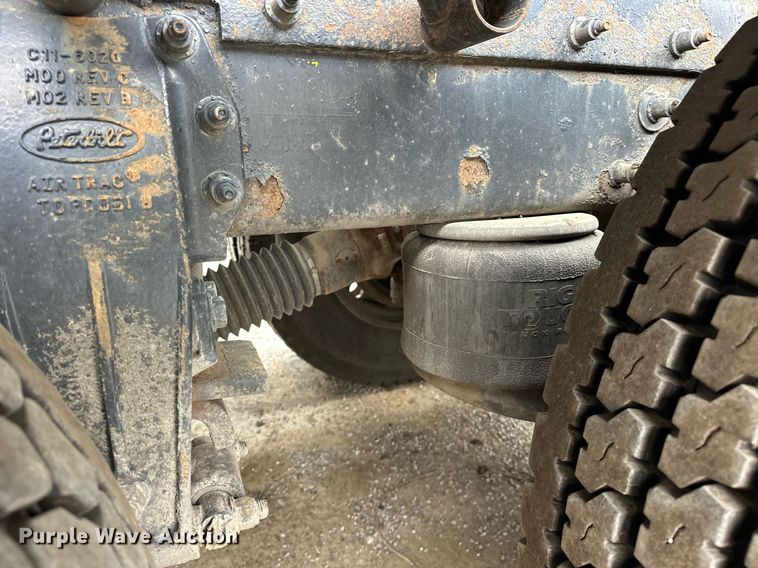 image for item DS3632 2014 Peterbilt 367 semi truck