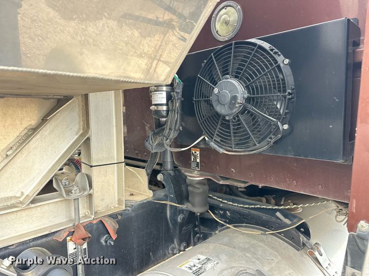 image for item DS3632 2014 Peterbilt 367 semi truck