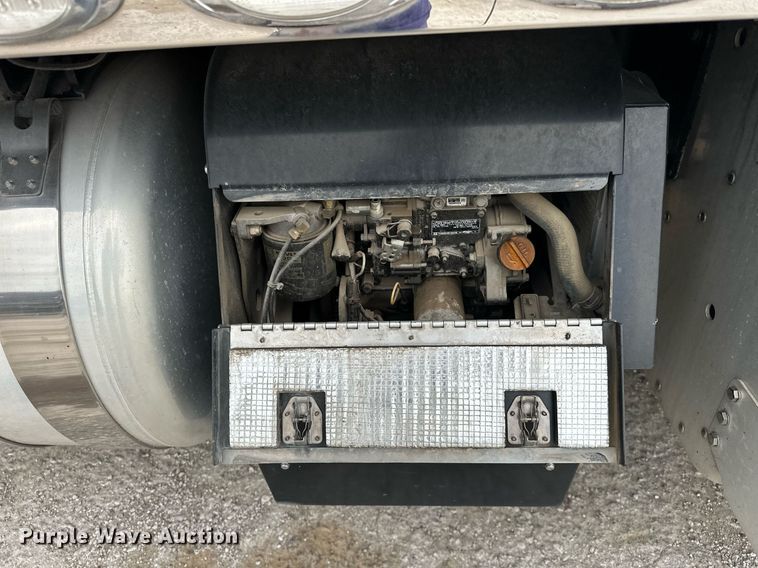 image for item DS3632 2014 Peterbilt 367 semi truck