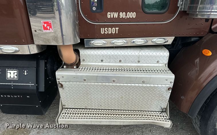 image for item DS3632 2014 Peterbilt 367 semi truck