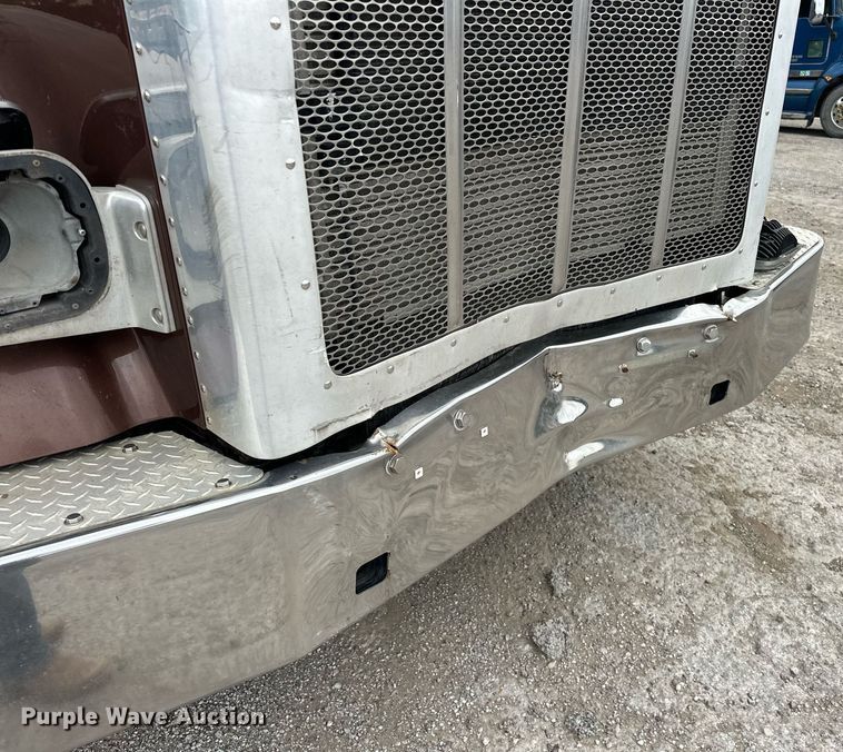 image for item DS3632 2014 Peterbilt 367 semi truck