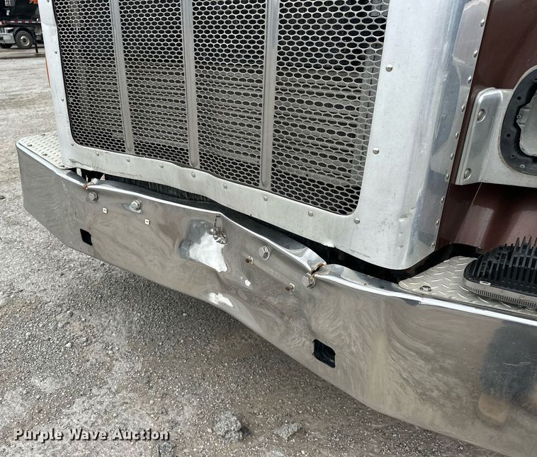 image for item DS3632 2014 Peterbilt 367 semi truck