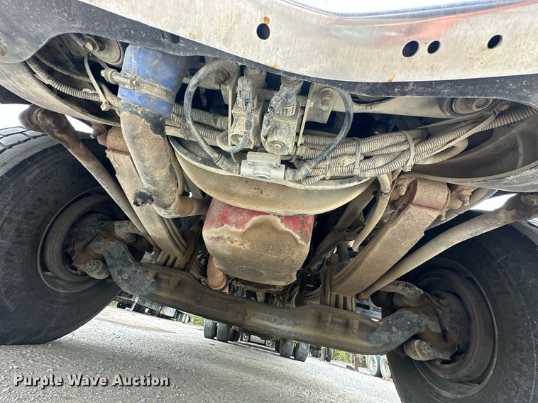 image for item DS3632 2014 Peterbilt 367 semi truck