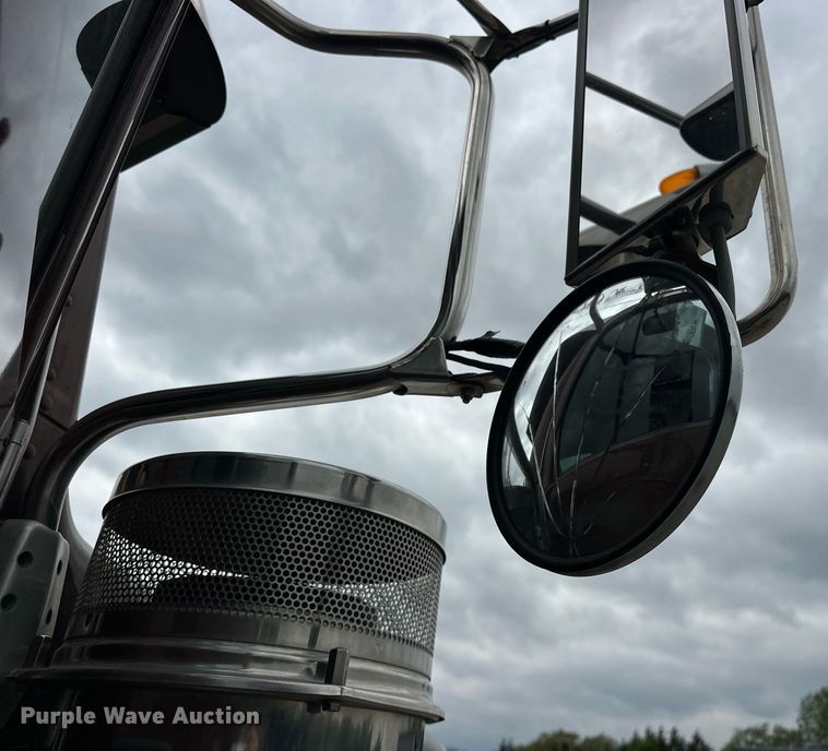 image for item DS3632 2014 Peterbilt 367 semi truck