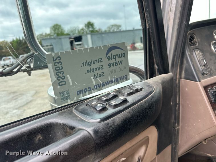 image for item DS3632 2014 Peterbilt 367 semi truck