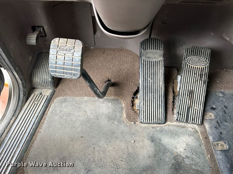 image for item DS3632 2014 Peterbilt 367 semi truck