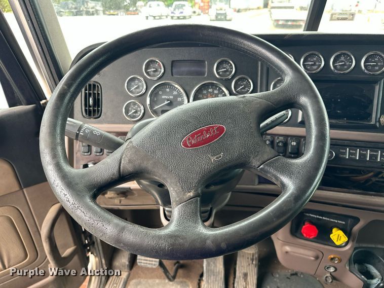 image for item DS3632 2014 Peterbilt 367 semi truck