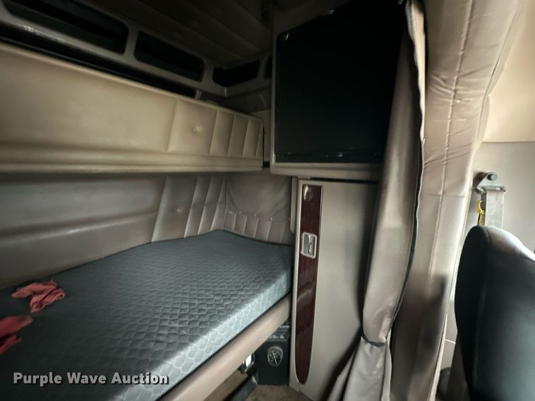 image for item DS3632 2014 Peterbilt 367 semi truck