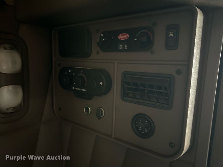 image for item DS3632 2014 Peterbilt 367 semi truck