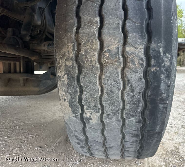 image for item DS3632 2014 Peterbilt 367 semi truck