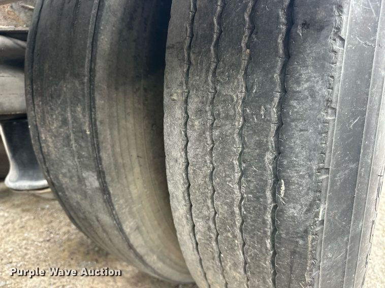 image for item DS3632 2014 Peterbilt 367 semi truck