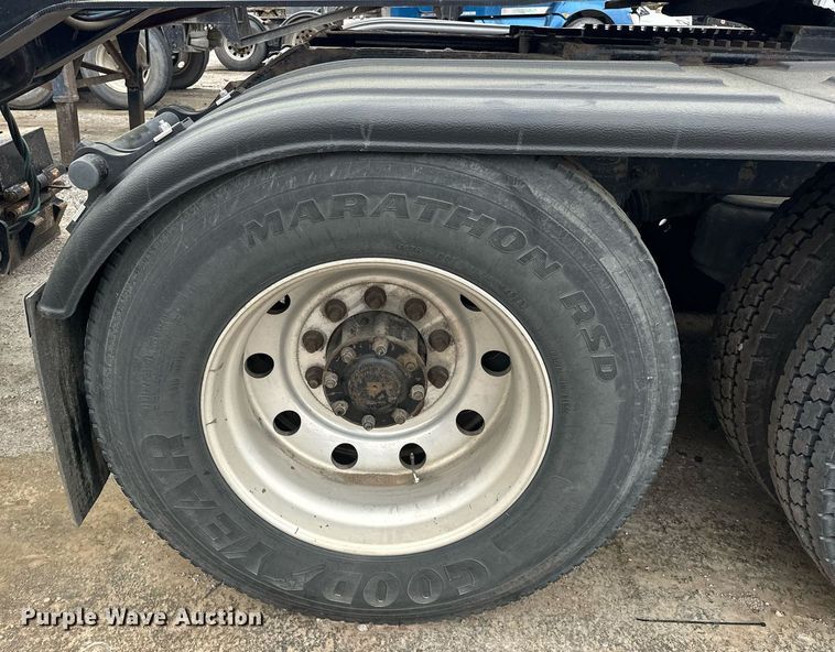 image for item DS3632 2014 Peterbilt 367 semi truck