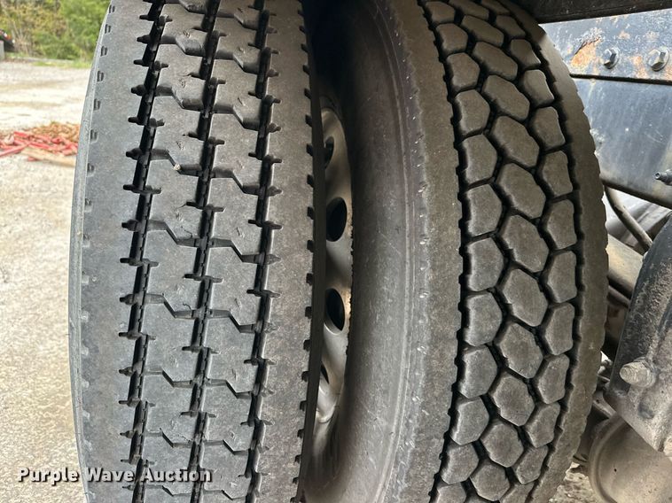 image for item DS3632 2014 Peterbilt 367 semi truck