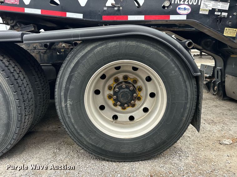 image for item DS3632 2014 Peterbilt 367 semi truck